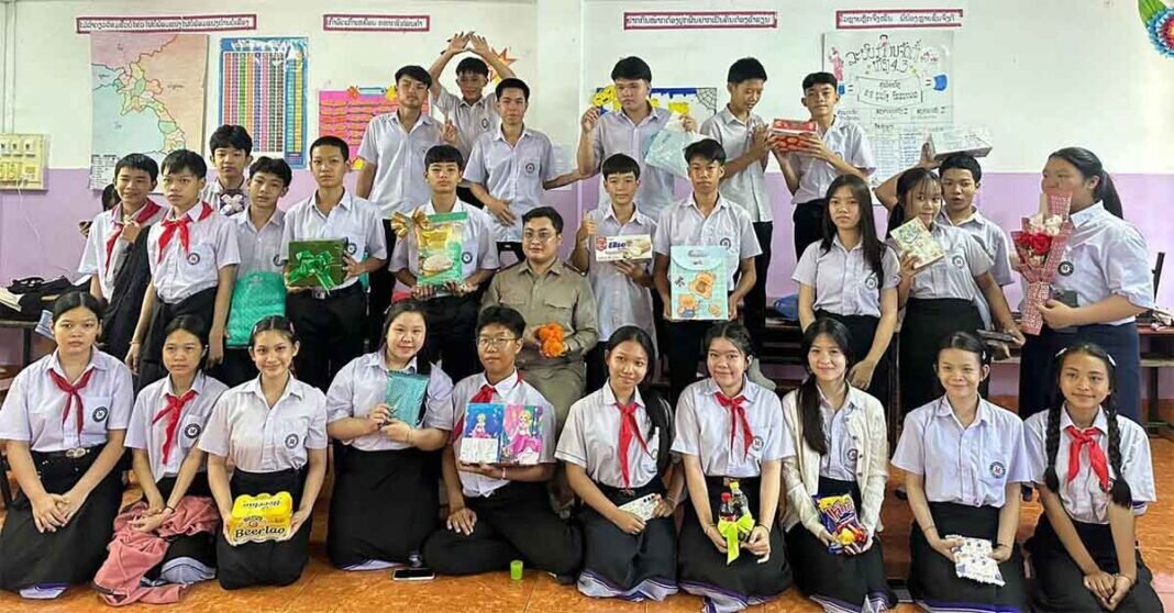 Lao Students Mark Teacher’s Day with Traditional Gifts and Celebrations