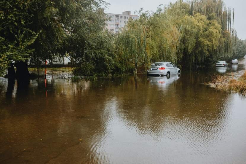 Heavy Rains Disrupt Travel Across Cambodia Amid Peak Tourist Season