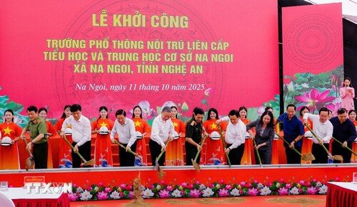 Vietnam’s Party Leader Attends Groundbreaking of Laos Border School