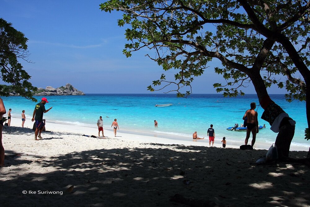 Tourists Flock to Mu Ko Similan as National Park Reopens for Peak Season