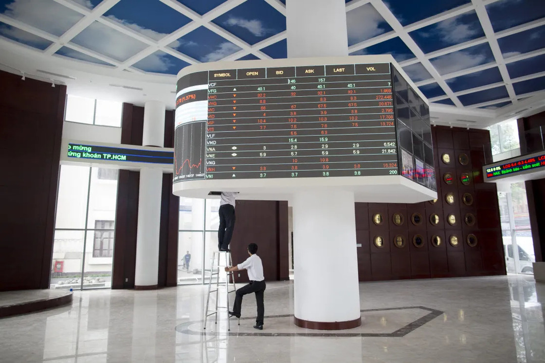 Techcombank Shares Rise on Market Debut as Vietnam Stocks Rebound