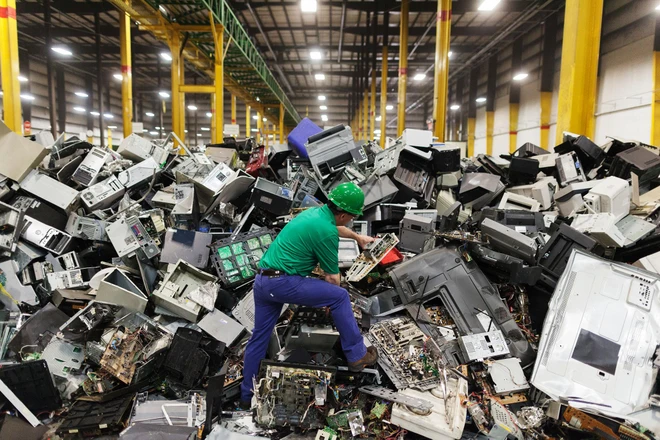 Vietnam Faces Rising E-Waste Crisis, Experts Warn
