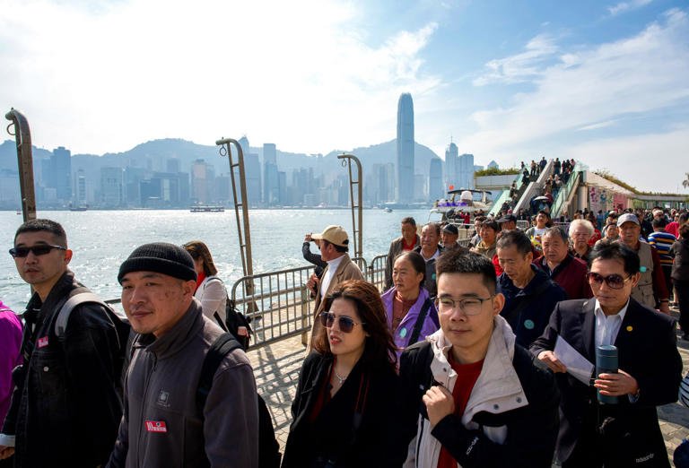 Hong Kong Keeps Border Checkpoints on Normal Hours During Lunar New Year Holiday