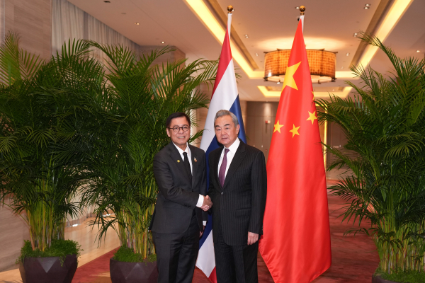 China’s Wang Yi Hosts Trilateral Talks with Thai and Cambodian Foreign Ministers to Advance Ceasefire