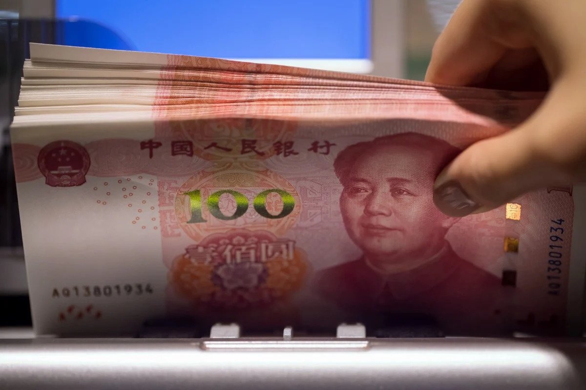 Hong Kong Shares Rise Firmly as Yuan Strengthens to Nearly Three-Year High
