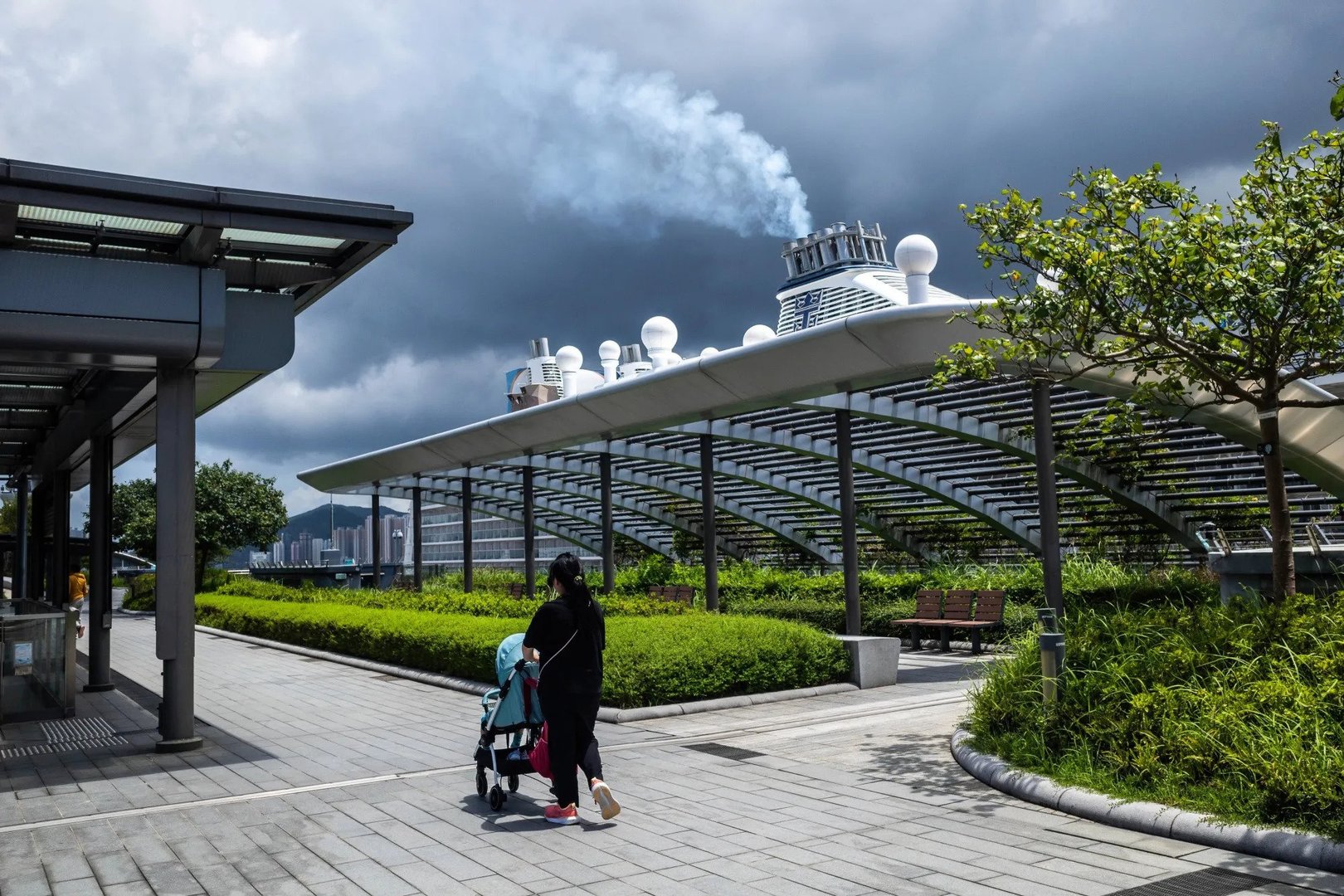 Hong Kong’s Plunging Birth Rate Deepens Demographic Strain on Economy and Society