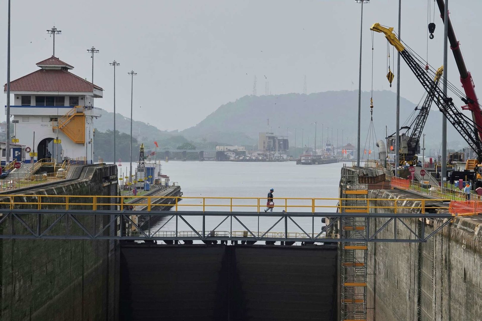 Panama Court Voids Hong Kong Firm’s Control of Canal Ports