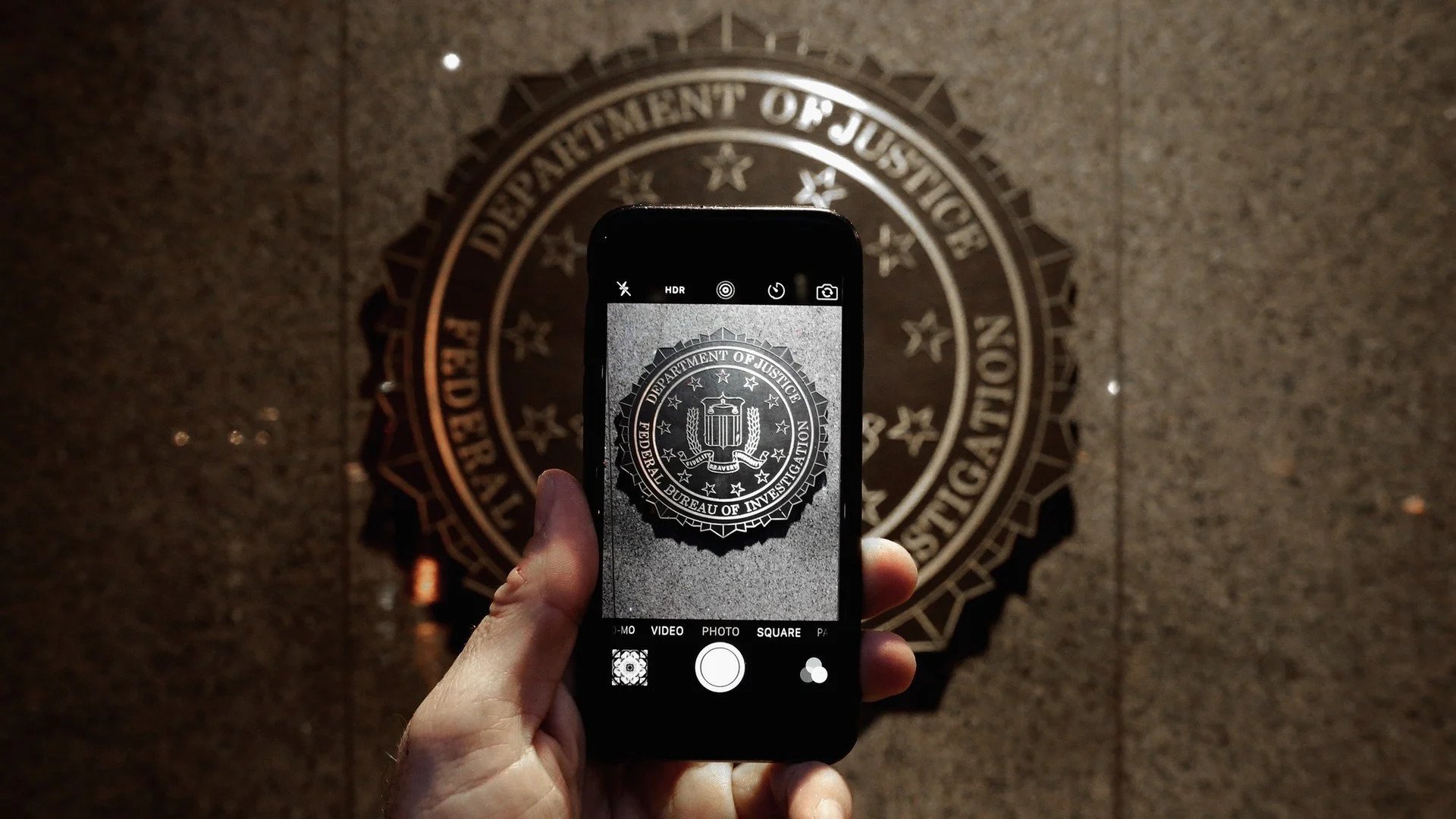Apple iPhone Lockdown Mode blocks FBI data access in journalist device seizure