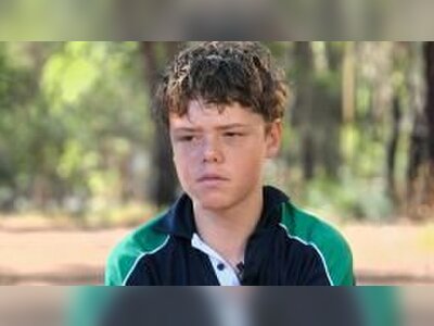 Emergency Call Reveals Australian Teen’s Composure After Swimming Four Kilometres to Save Family