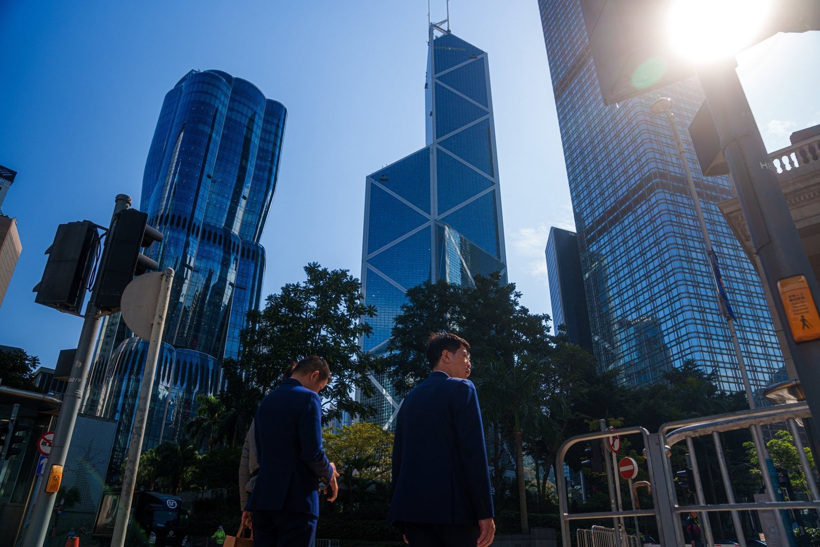 Hong Kong’s IPO Boom Strains Investment Banks as Banker Shortage Emerges