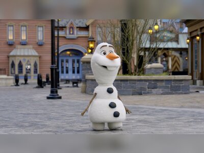 Hong Kong Disneyland Teases Debut of Free-Roaming Olaf Animatronic in 2026