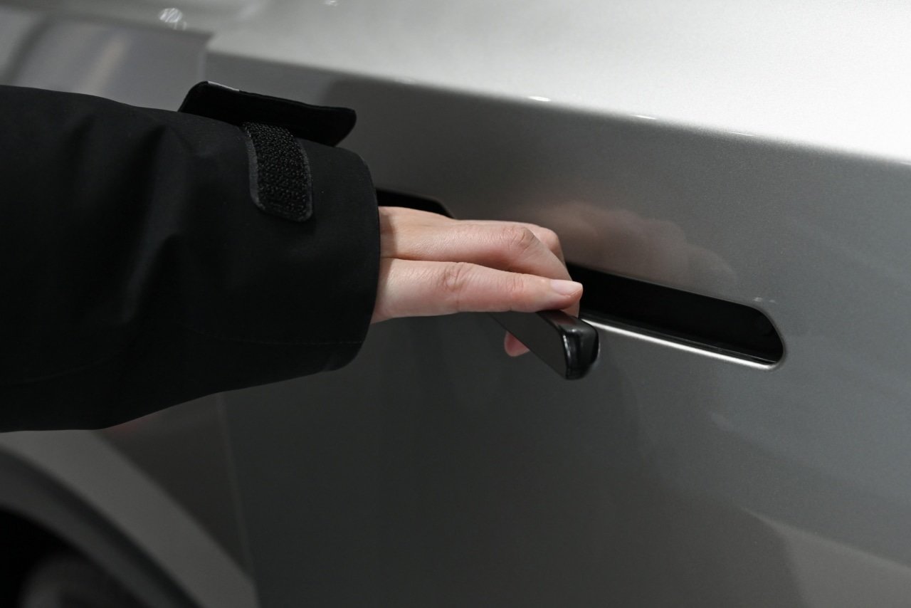 China’s EV Makers Face Mandatory Return to Physical Buttons and Door Handles in Driver-Distraction Safety Overhaul