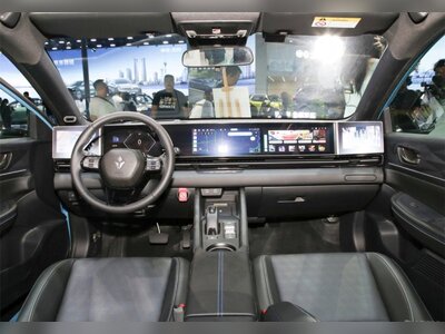 China’s EV Makers Face Mandatory Return to Physical Buttons and Door Handles in Driver-Distraction Safety Overhaul