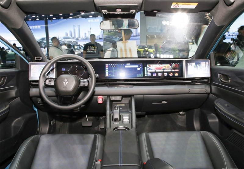 China’s EV Makers Face Mandatory Return to Physical Buttons and Door Handles in Driver-Distraction Safety Overhaul