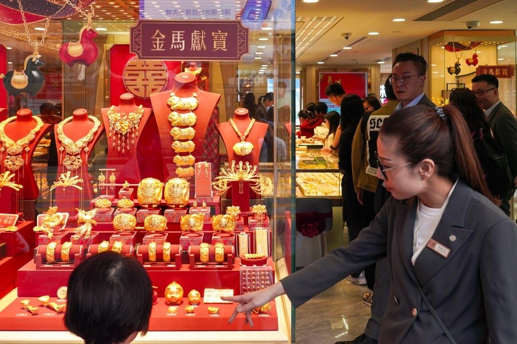 Hong Kong Jewellery Sales Surge as Mainland Visitor Numbers Climb 13%