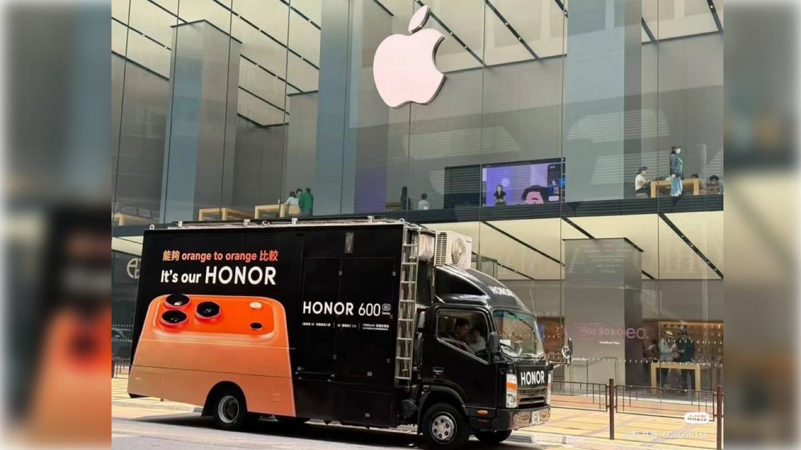 Honor Stages Bold Marketing Stunt Outside Apple Store in Hong Kong