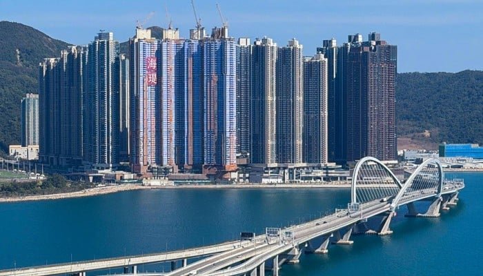 Hong Kong Property Market Benefits as Middle East Tensions Weigh on Dubai Real Estate