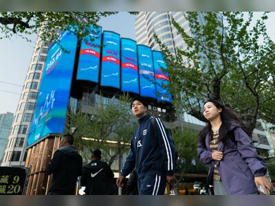 Hong Kong Shares Drift Lower as Investors Turn Cautious Amid Inflation and Geopolitical Risks