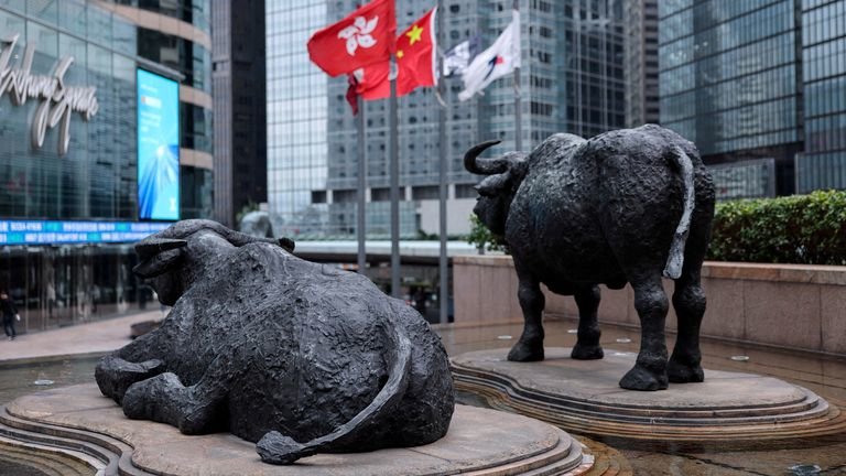 Huaqin shares surge on Hong Kong debut after $581 million IPO amid strong tech listing demand