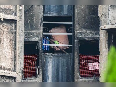 Wang Fuk Court Residents Endure Long Stair Climb to Salvage Family Possessions