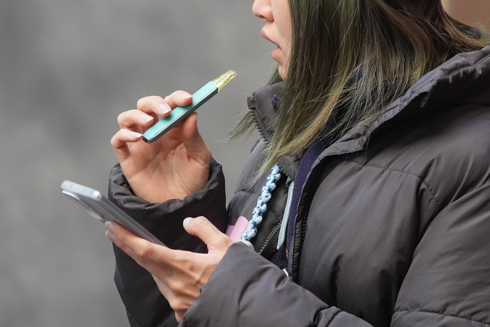 Hong Kong Targets Mainland Tourists With Pre-Holiday Push on E-Cigarette Ban