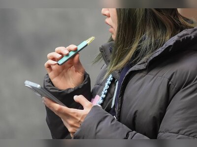 Hong Kong Targets Mainland Tourists With Pre-Holiday Push on E-Cigarette Ban