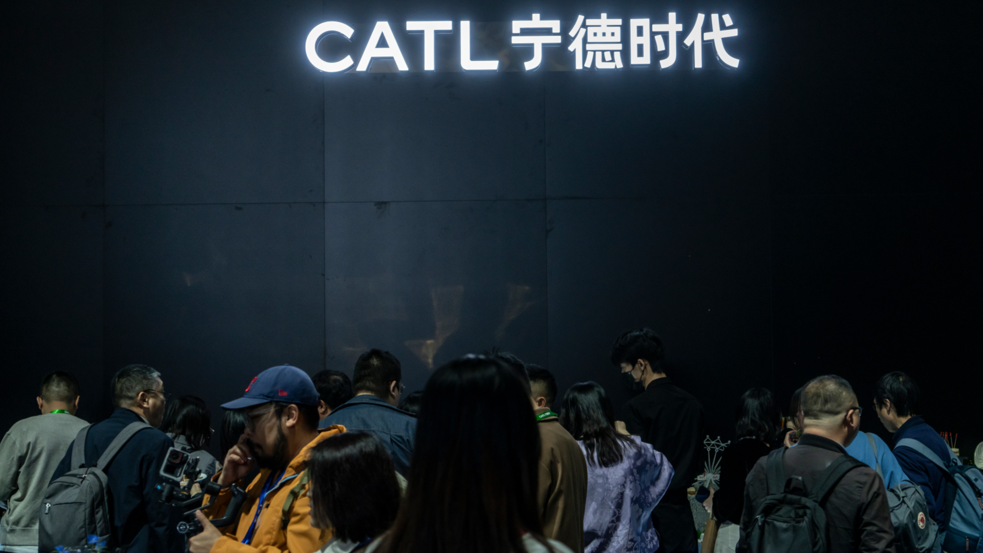 CATL Raises $5 Billion in Hong Kong Deal Priced at Lower End of Range