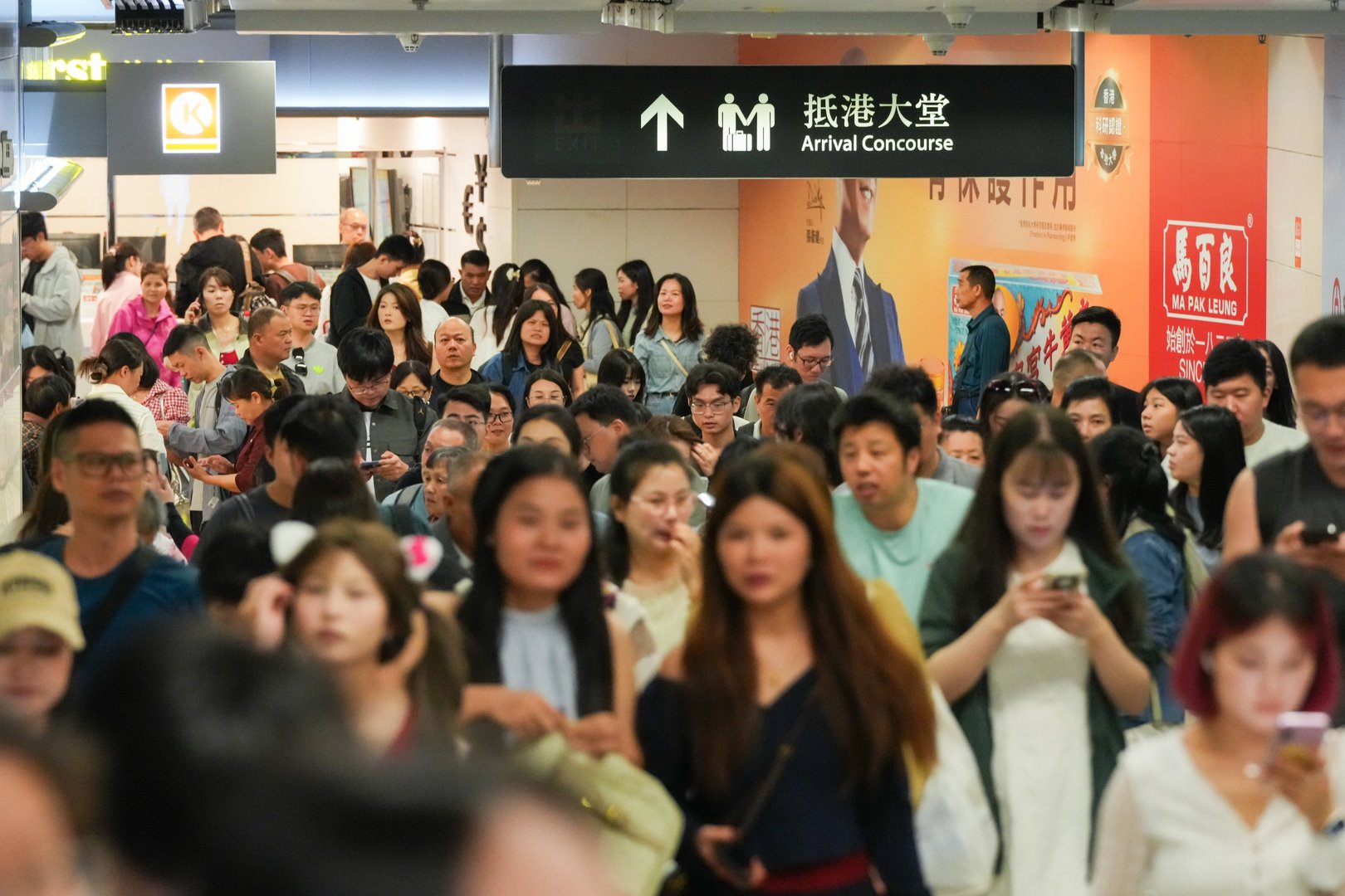 Hong Kong Sees Surge in Mainland Visitors as Golden Week Starts, Boosting Tourism Recovery
