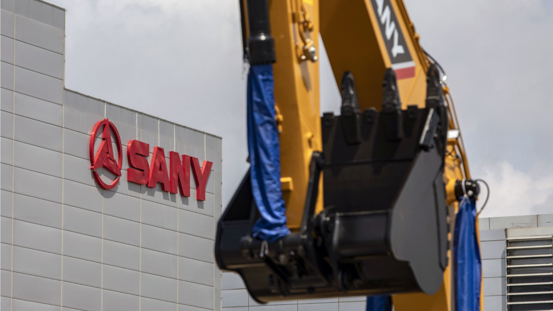 Sany Heavy Weighs Hong Kong IPO for Electric Unit as It Expands Beyond Construction Equipment