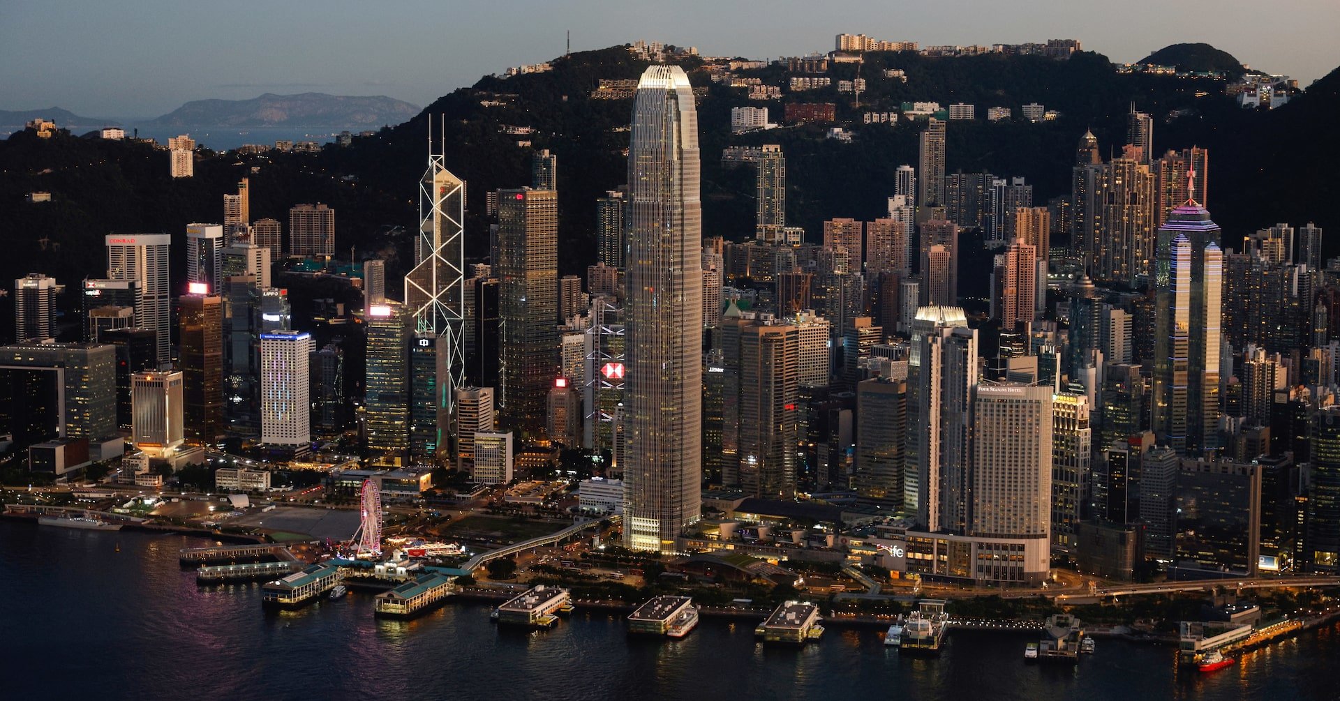 Middle Eastern Banks Expand in Hong Kong to Capture China Growth