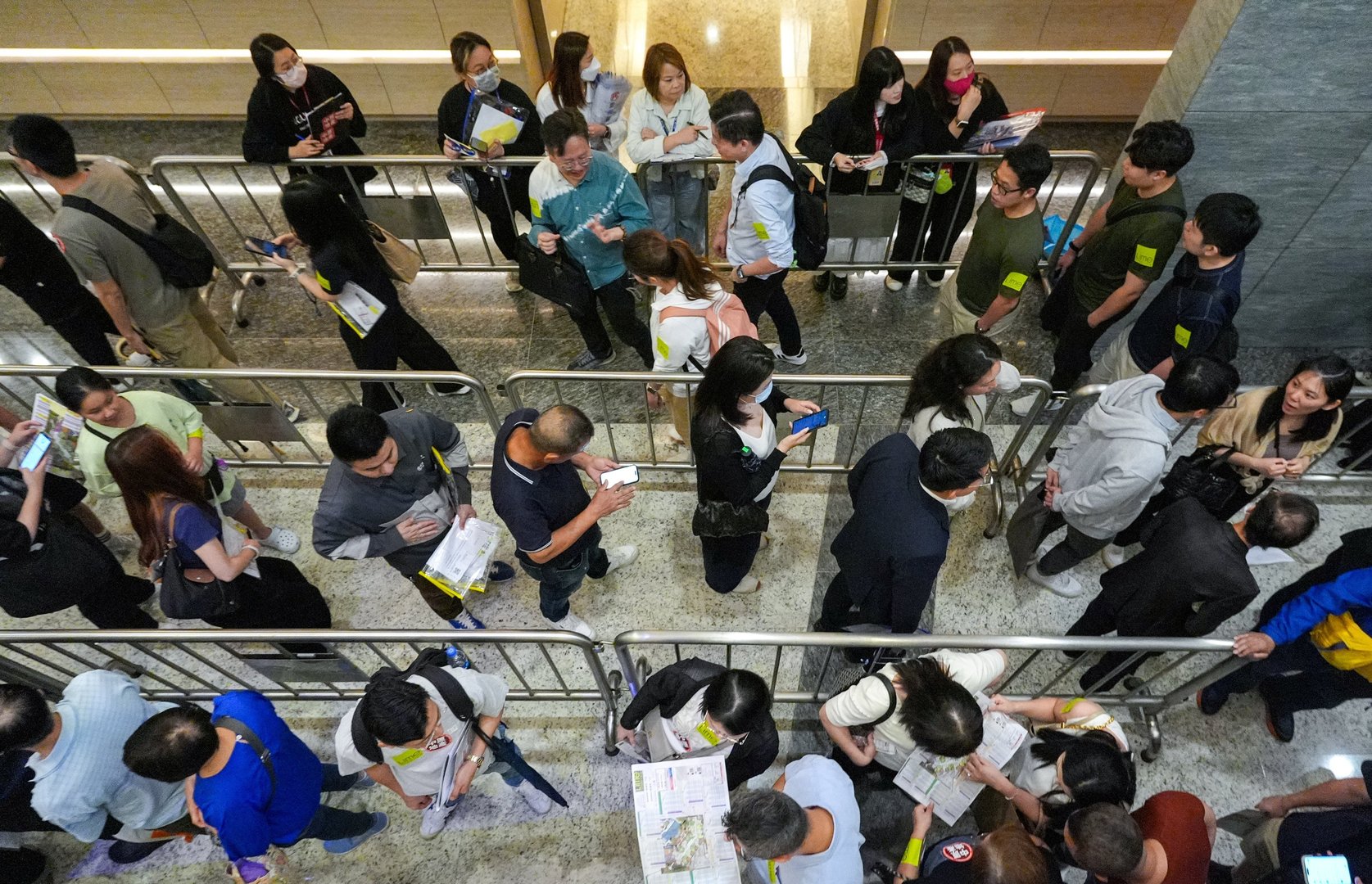 Hong Kong Housing Market Extends Gains as New Flats Sell Quickly Despite Economic Strain