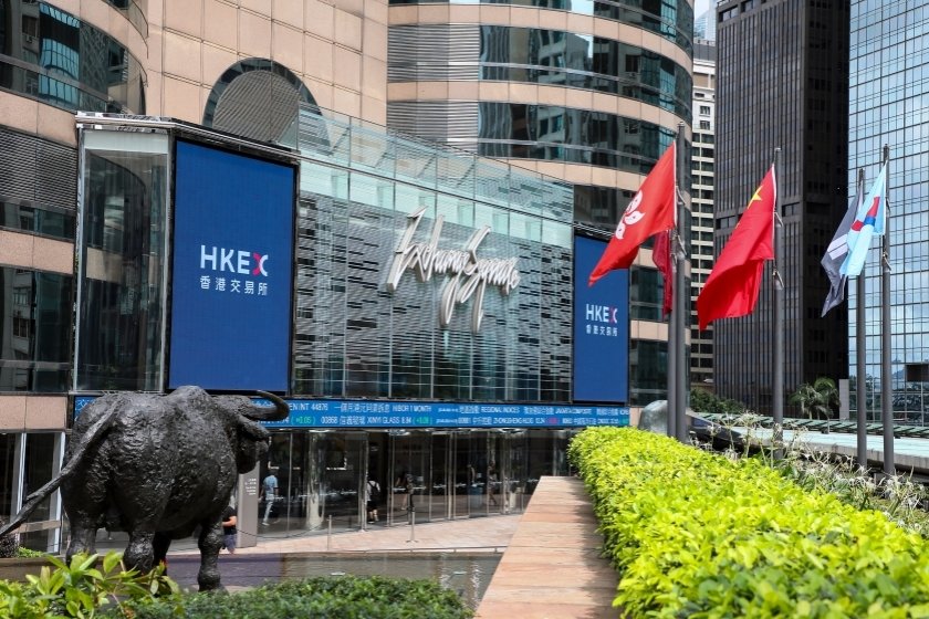 Hong Kong Stocks Face Pressure as Global Rates, China Slowdown, and Liquidity Shifts Converge