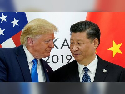 Hong Kong Stocks Edge Higher as US–China Leaders Signal Potential High-Level Engagement