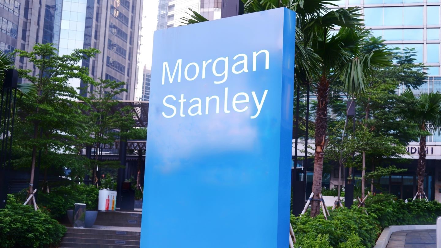 Morgan Stanley Tightens China Travel Device Rules for Hong Kong Bankers